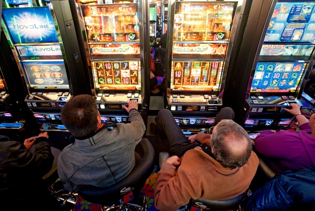 Gli italiani spendono in media 420 euro all’anno in gioco d’azzardo